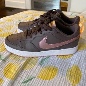 Nike low dunks size 8